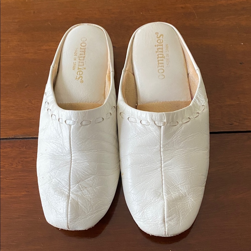 Oomphies Luxury White Genuine Leather Upper Slippers Good Condition Size 7